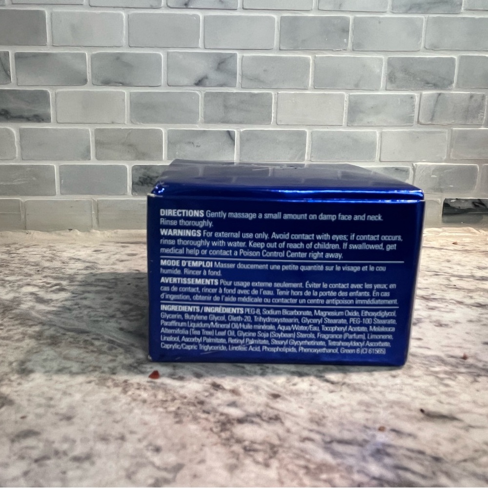 ZO Skin Health Exfoliating Polish - Blue and Silver - Picture 3 of 6